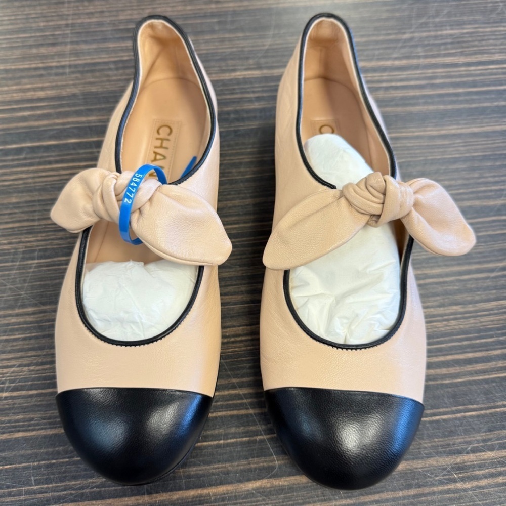 CHANEL Nude and Black Flats with Bow Mary Jane Strap 37 - Picture 4 of 5